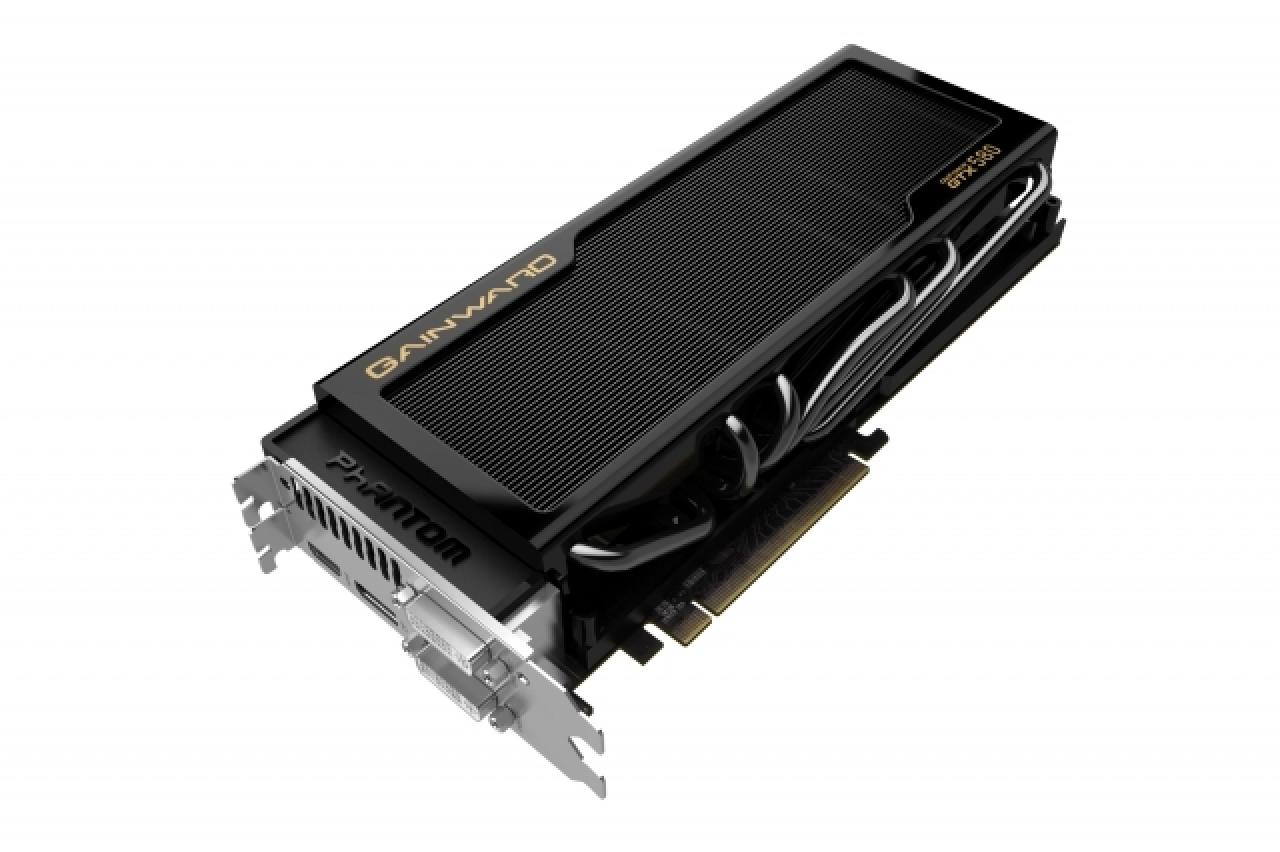 [21/01/2011] Gainward Geforce GTX 580 3GB Phantom: Gainward hat eine Geforce GTX 580 mit 3.072 MiByte GDDR5-VRAM vorgestellt. Die neue Eigendesign-Grafikkarte nutzt einen Kühler namens Phantom, dieser verfügt über drei 80-mm-Lüfter. Gainward hat die Grafikkarte werksseitig leicht übertaktet.