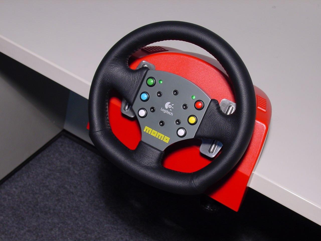 [20/01/2011] Logitech Momo Force Lenkrad