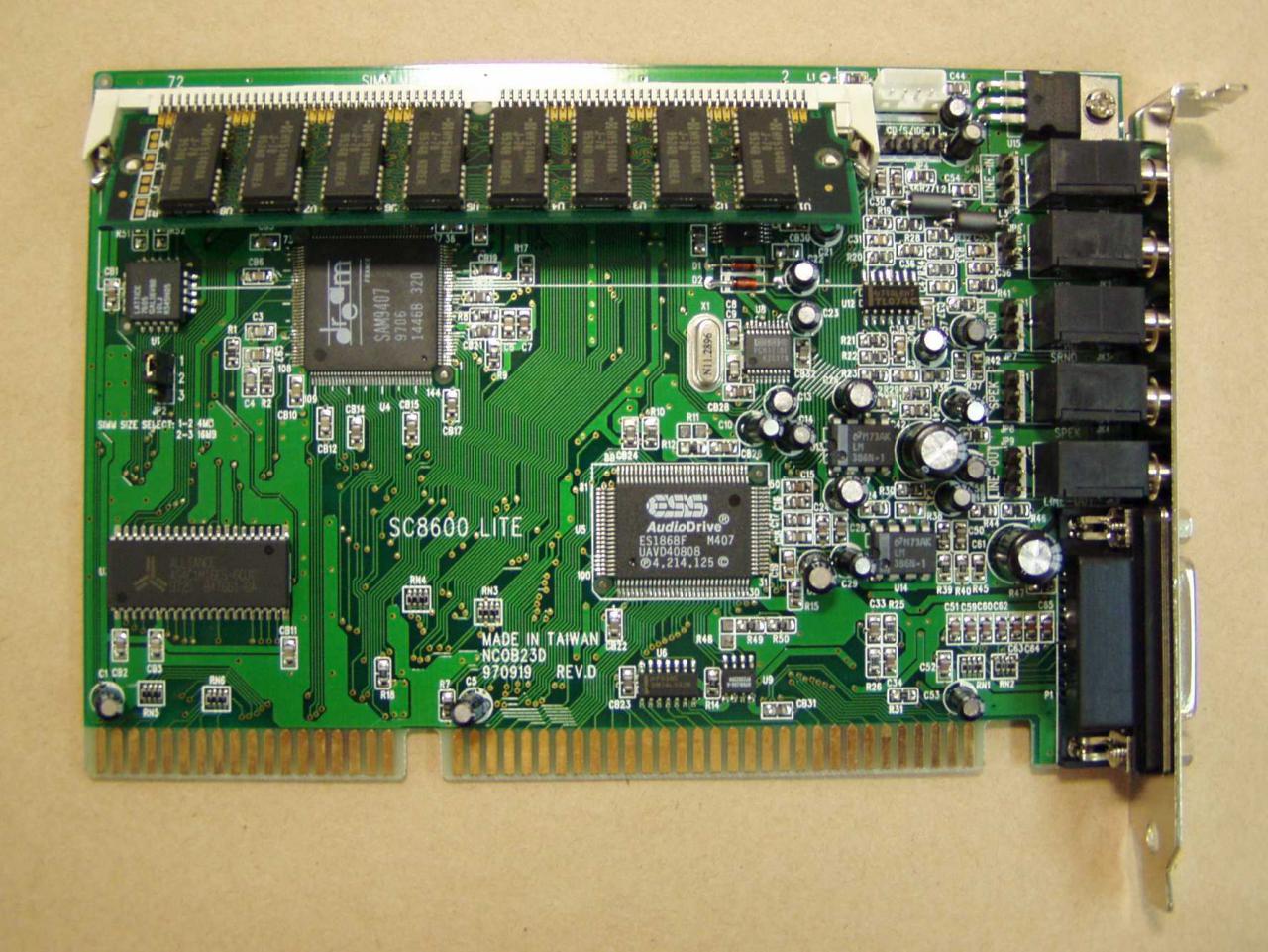 [21/01/2011] Platz	30:	Guillemot Maxi Sound 64 Dynamic 3D (ESS Audiodrive-Chip) 3	Stimmen;	1,13%
