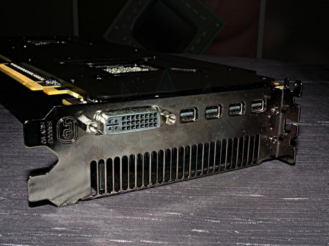 [26/01/2011] Radeon HD 6990 (1)