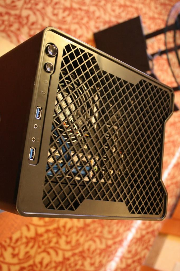 [10/01/2011] CES 2011: Silverstone zeigt Fortress FT03 (2)