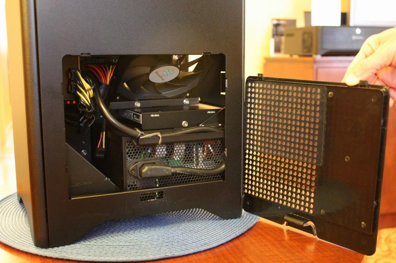 [10/01/2011] CES 2011: Silverstone zeigt Fortress FT03 (10)