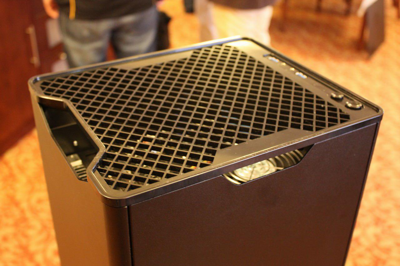 [10/01/2011] CES 2011: Silverstone zeigt Fortress FT03 (11)