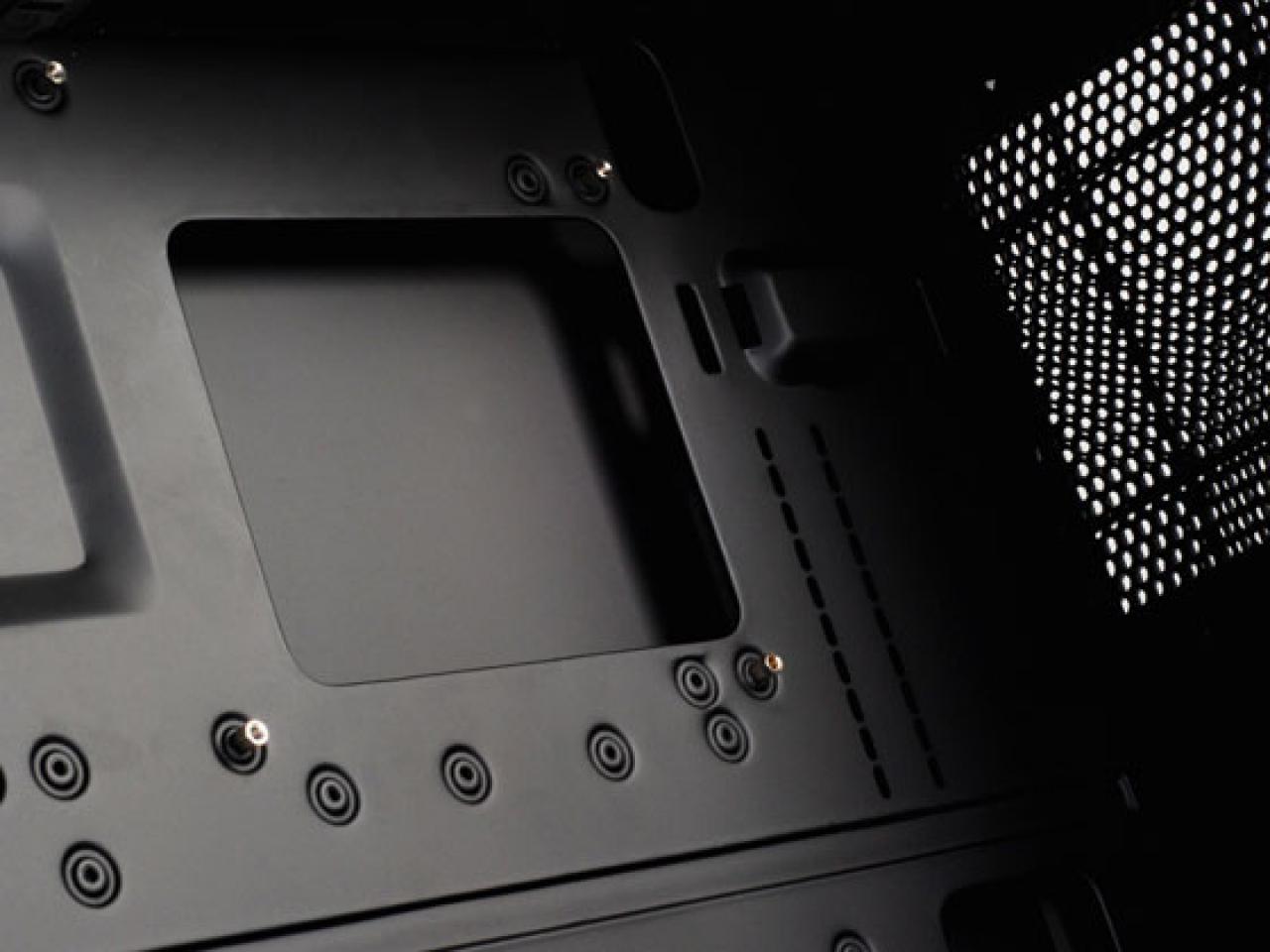 [17/01/2011] Silverstone Raven 2 Evolution: Raven 2 verbessert und nun auch in weiß (12)