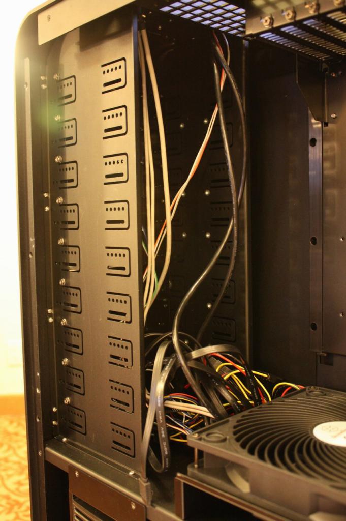 [10/01/2011] CES 2011: Silverstone zeigt Temjin TJ11 (3)