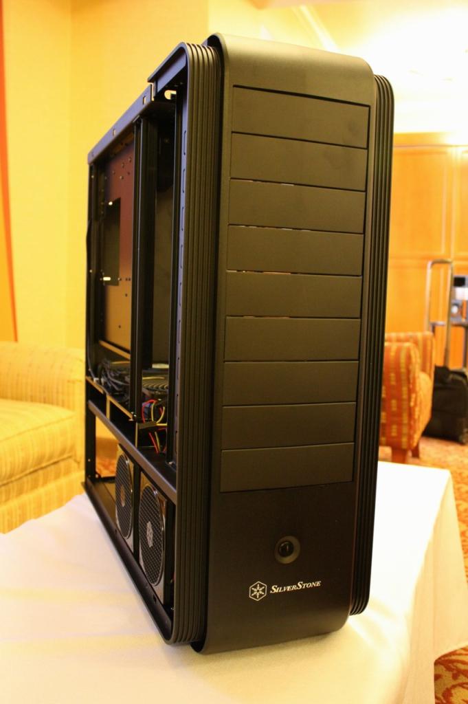 [10/01/2011] CES 2011: Silverstone zeigt Temjin TJ11 (8)