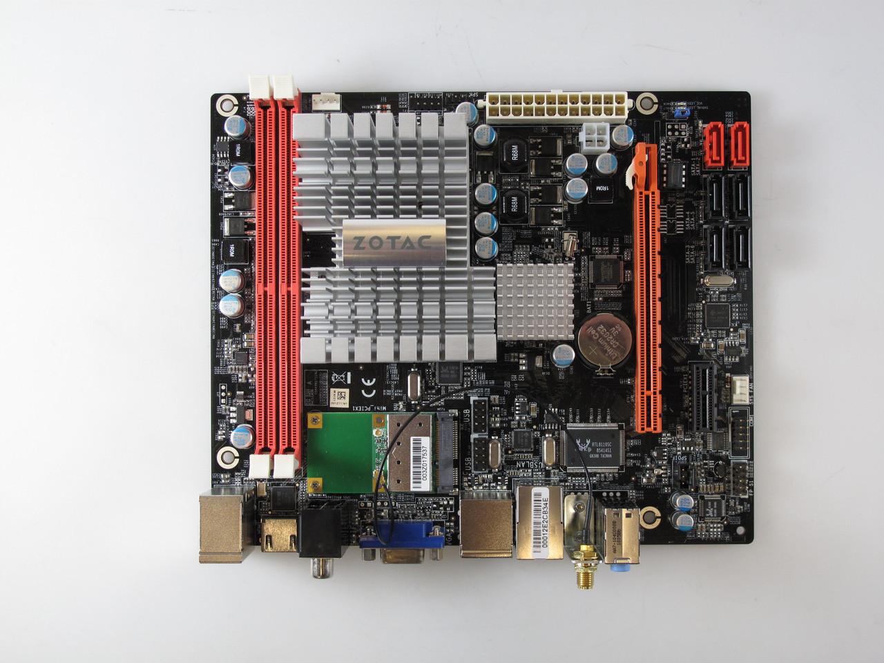 [26/01/2011] Zotac NM10 DTX Wifi: Wie der Name andeutet, quetscht Zotac alle Komponenten auf ein Board im seltenen Mini-DTX-Format. Darauf finden ein Intel Atom D510 und eine GMA 3150 Platz, auch WLAN ist mit von der Partie