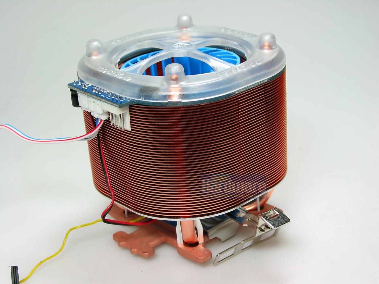 [21/01/2011] Gigabyte PCU31-VH: Blauer Radiallüfter umhüllt von Kupferlamellen - definitiv ungewöhnlich