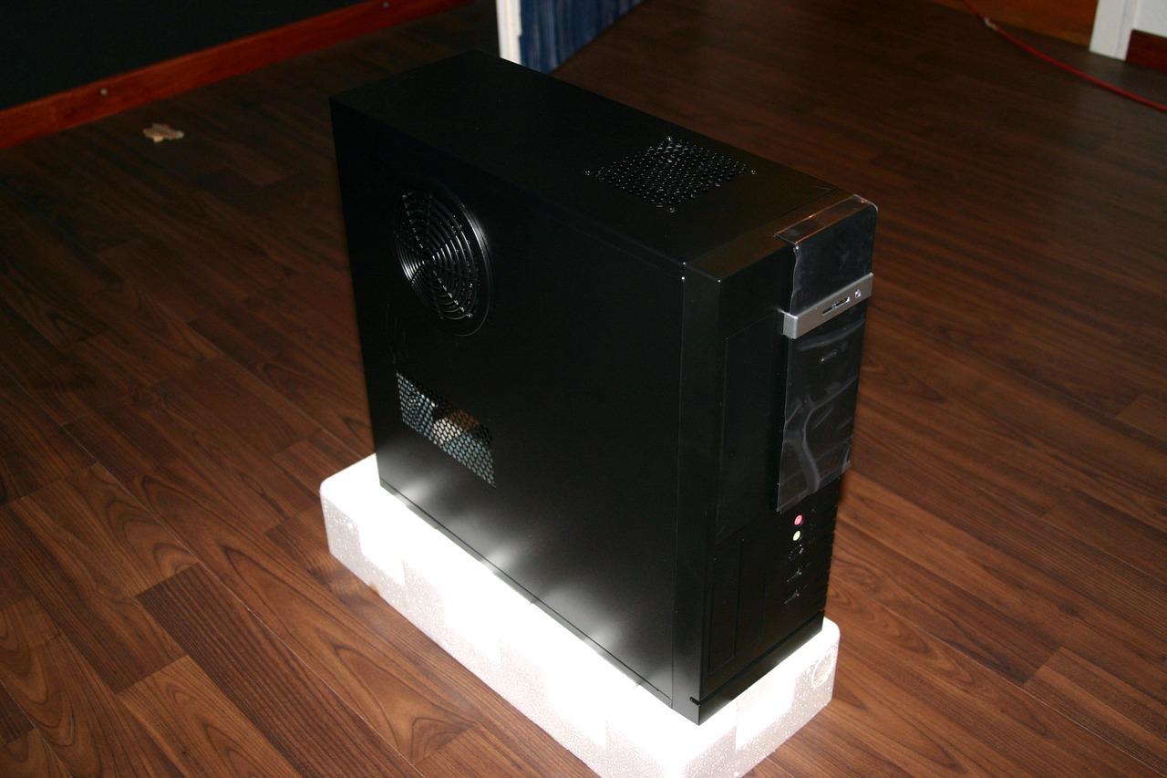 [07/01/2011] Wakü trifft Slim-Tower trifft Casemodder: Wenn die Grafikkarte das Gehäuse sprengt (1)