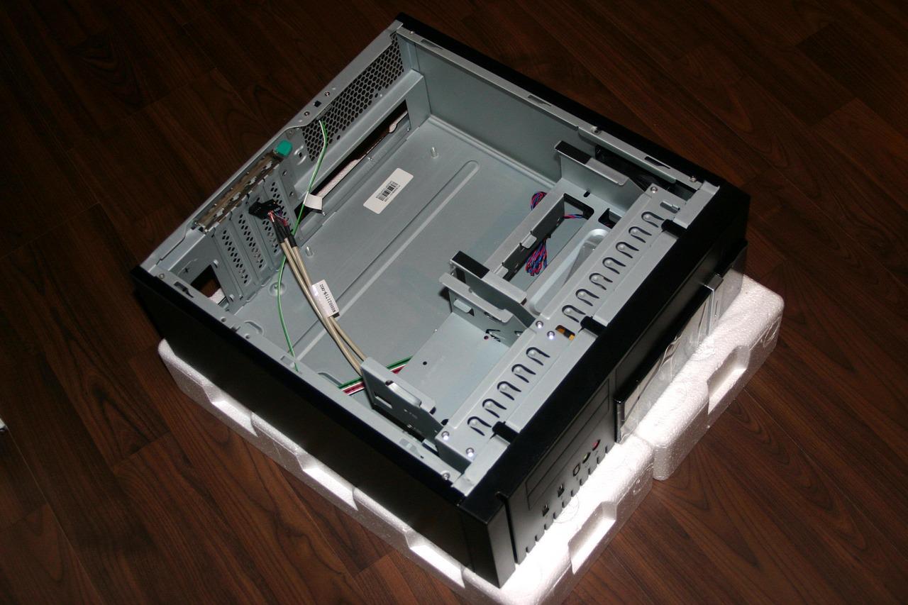 [07/01/2011] Wakü trifft Slim-Tower trifft Casemodder: Wenn die Grafikkarte das Gehäuse sprengt (3)