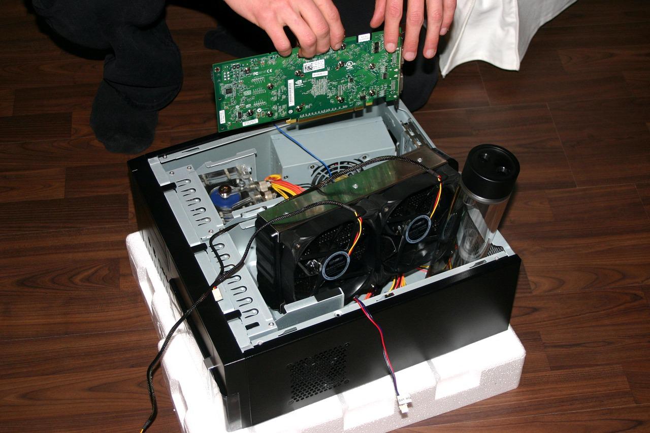 [07/01/2011] Wakü trifft Slim-Tower trifft Casemodder: Wenn die Grafikkarte das Gehäuse sprengt (6)