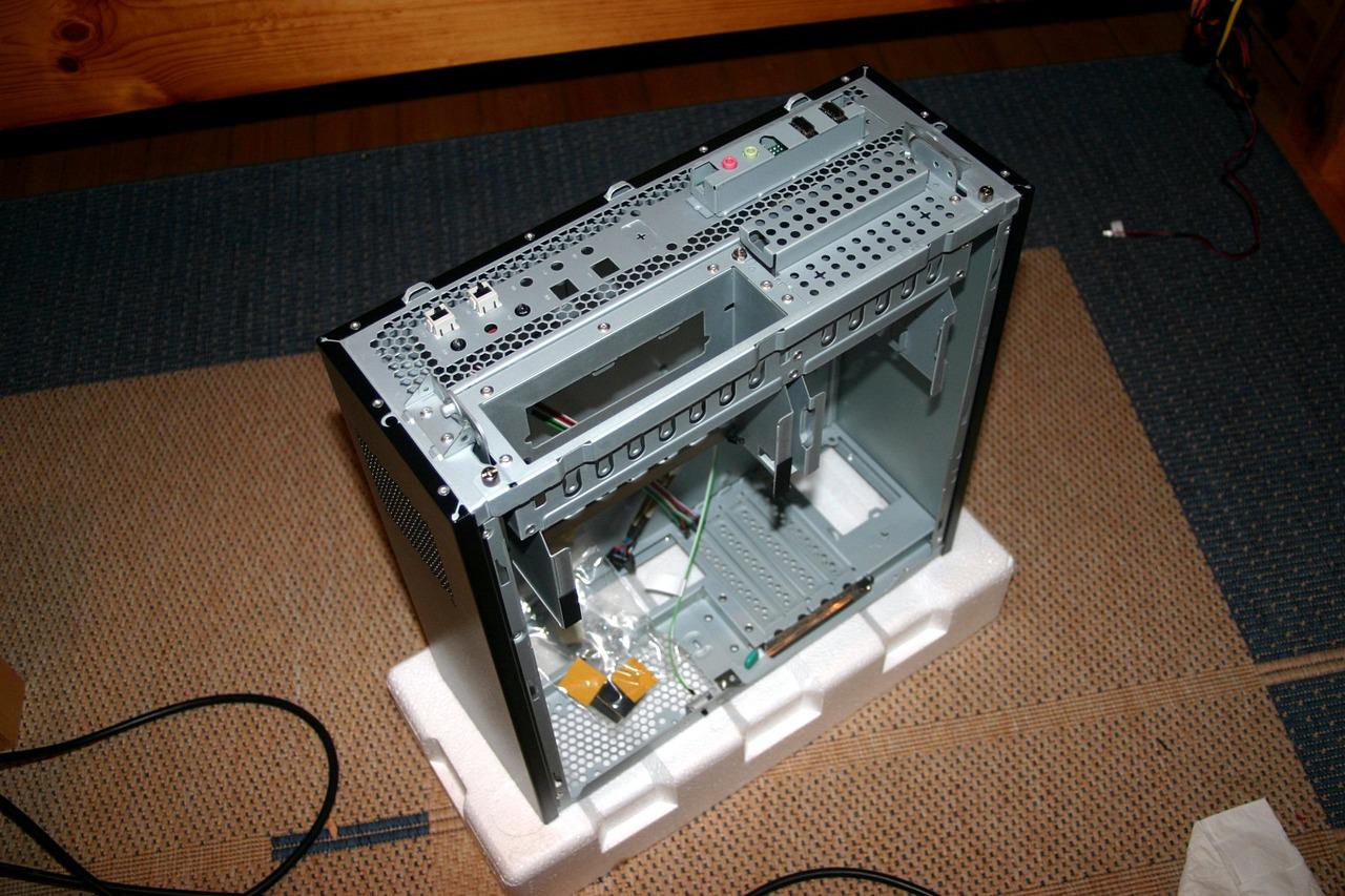 [07/01/2011] Wakü trifft Slim-Tower trifft Casemodder: Wenn die Grafikkarte das Gehäuse sprengt (7)