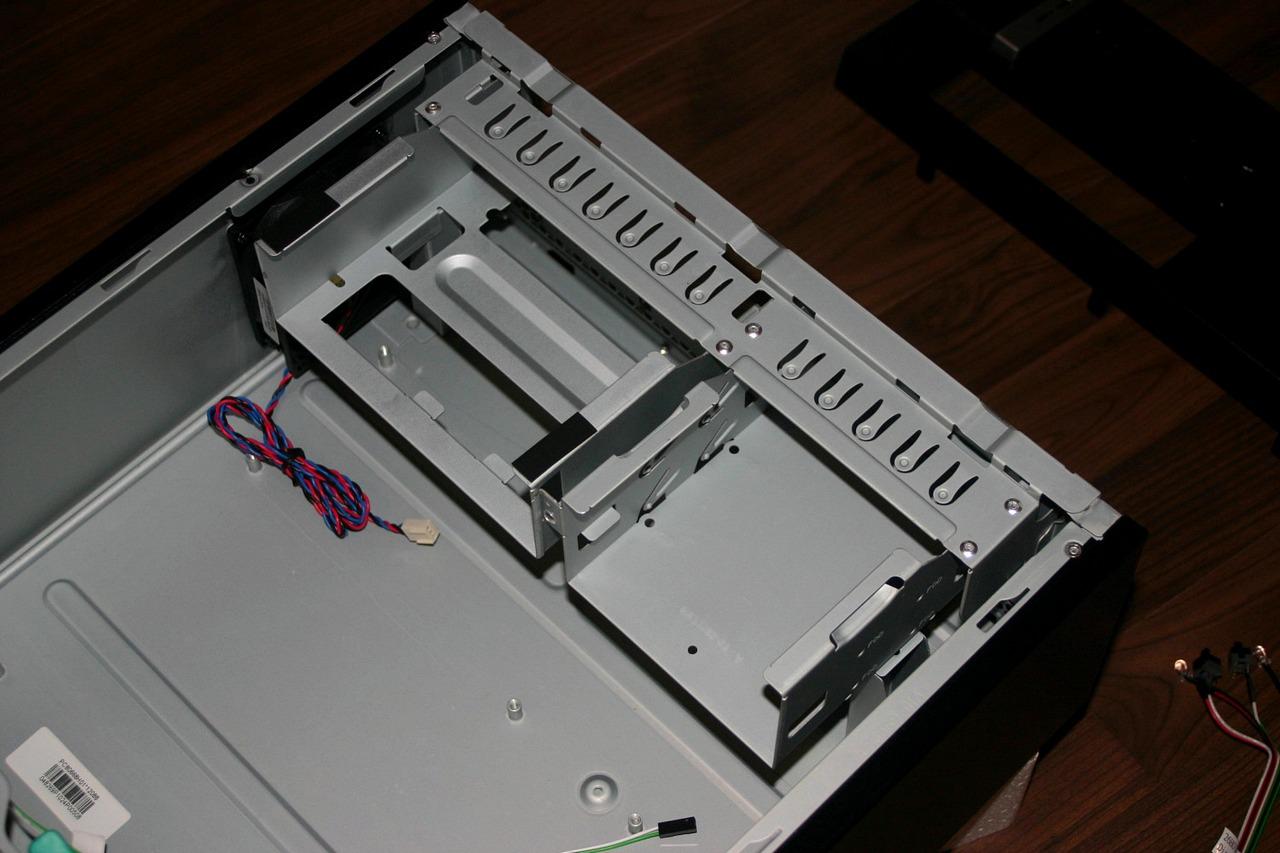 [07/01/2011] Wakü trifft Slim-Tower trifft Casemodder: Wenn die Grafikkarte das Gehäuse sprengt (8)