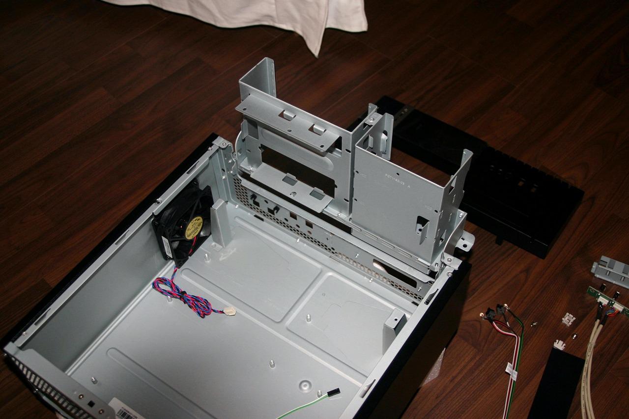 [07/01/2011] Wakü trifft Slim-Tower trifft Casemodder: Wenn die Grafikkarte das Gehäuse sprengt (9)