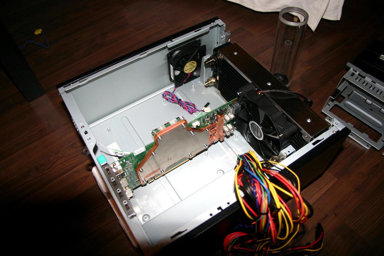 [07/01/2011] Wakü trifft Slim-Tower trifft Casemodder: Wenn die Grafikkarte das Gehäuse sprengt (11)