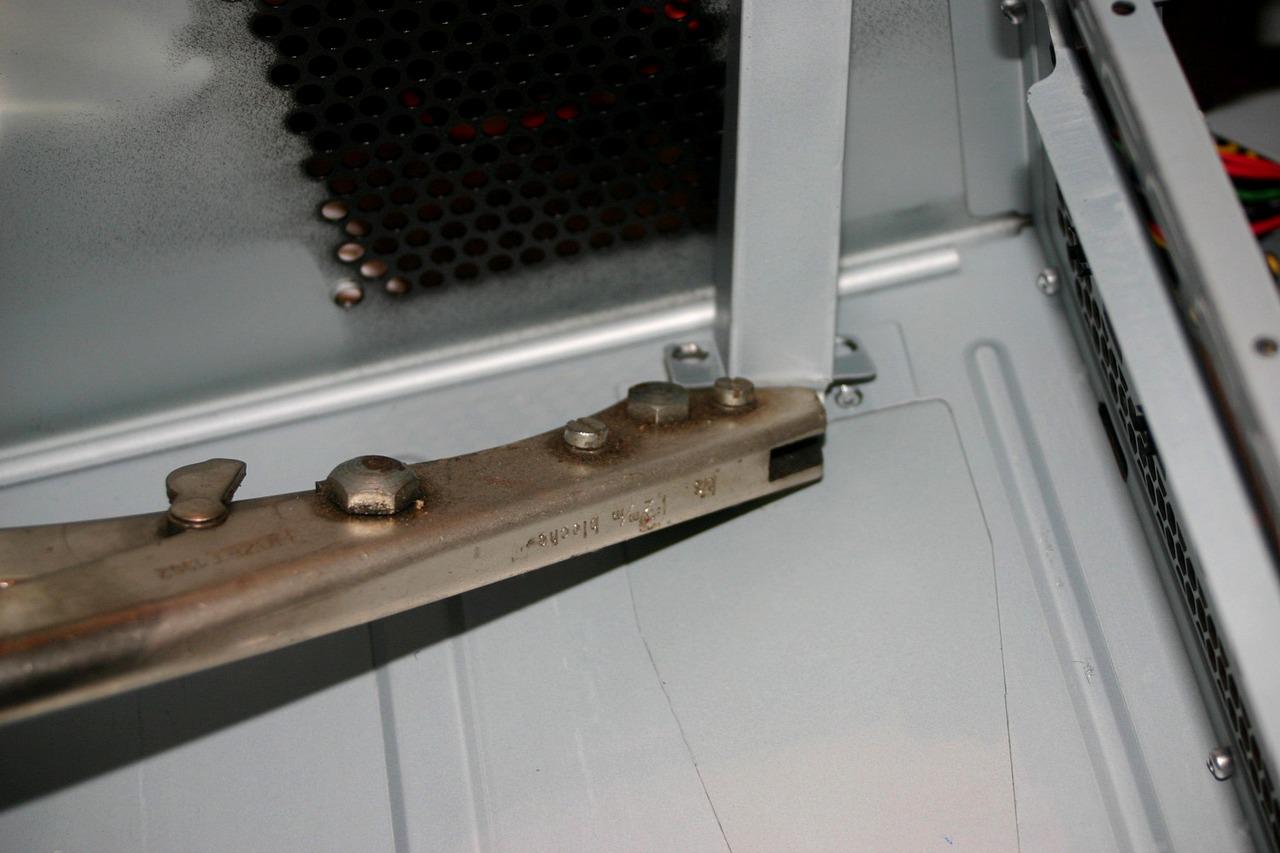 [07/01/2011] Wakü trifft Slim-Tower trifft Casemodder: Wenn die Grafikkarte das Gehäuse sprengt (14)