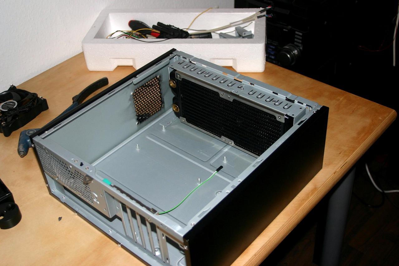 [07/01/2011] Wakü trifft Slim-Tower trifft Casemodder: Wenn die Grafikkarte das Gehäuse sprengt (17)