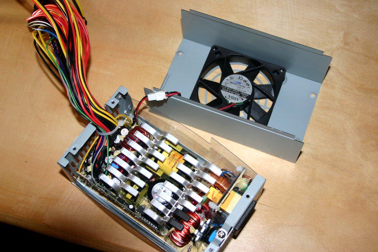 [07/01/2011] Wakü trifft Slim-Tower trifft Casemodder: Wenn die Grafikkarte das Gehäuse sprengt (21)
