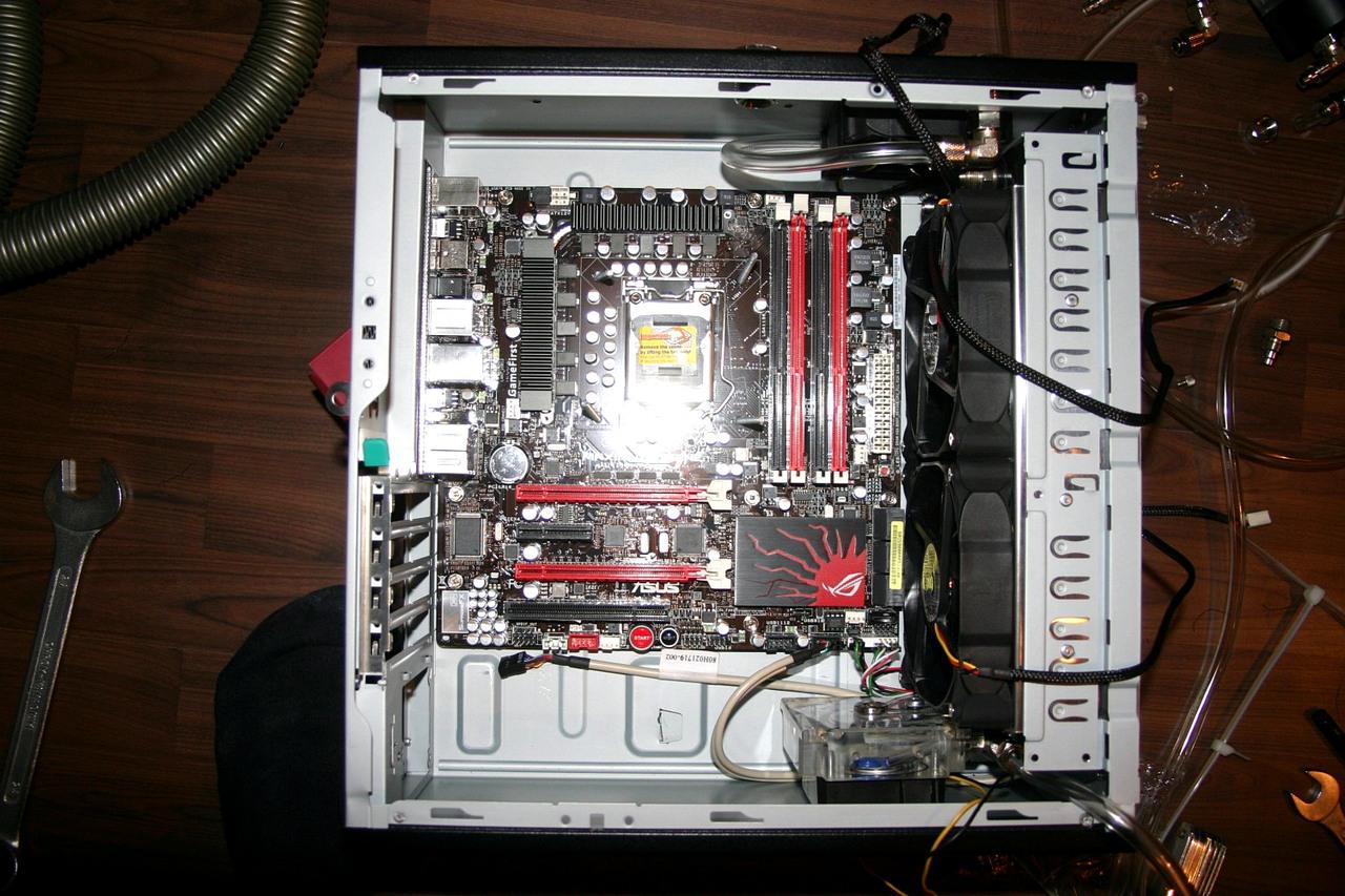 [07/01/2011] Wakü trifft Slim-Tower trifft Casemodder: Wenn die Grafikkarte das Gehäuse sprengt (26)