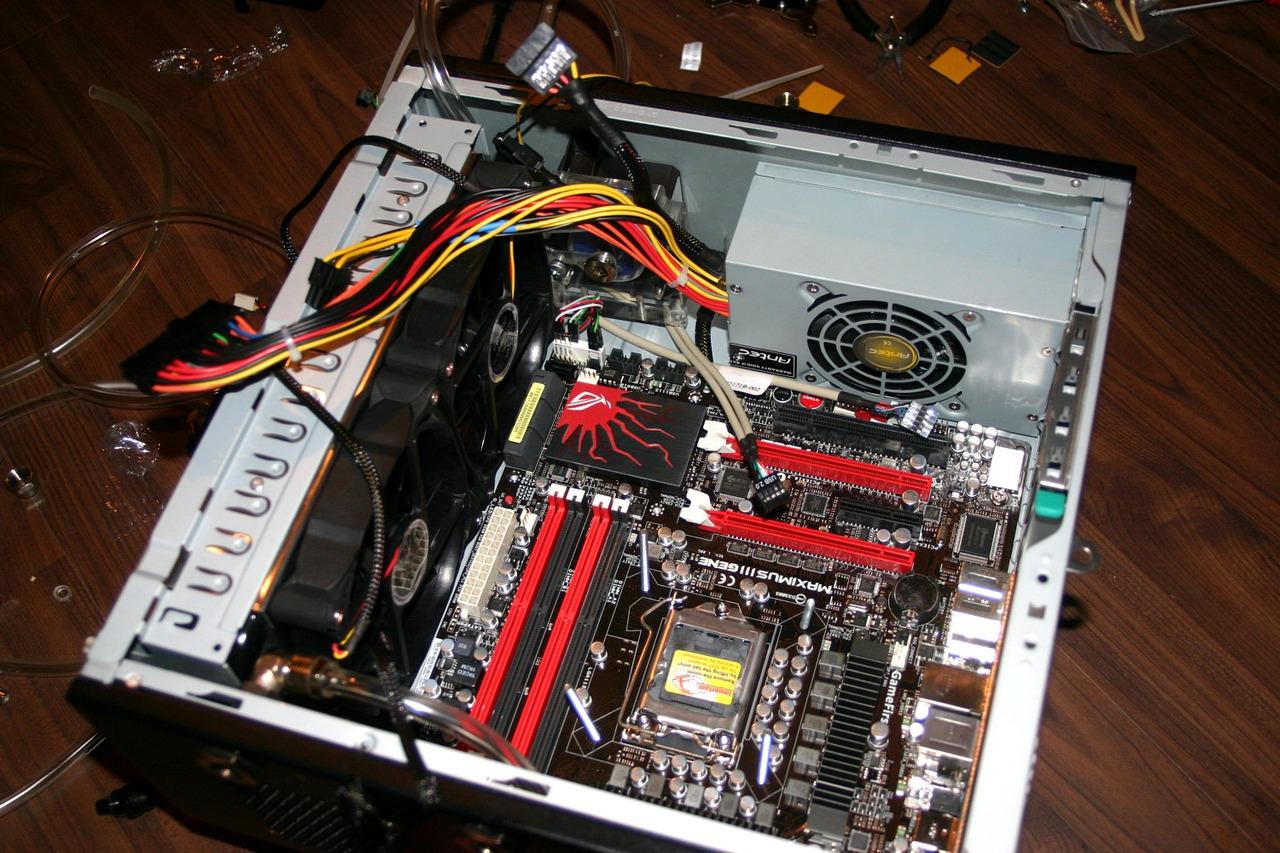 [07/01/2011] Wakü trifft Slim-Tower trifft Casemodder: Wenn die Grafikkarte das Gehäuse sprengt (27)