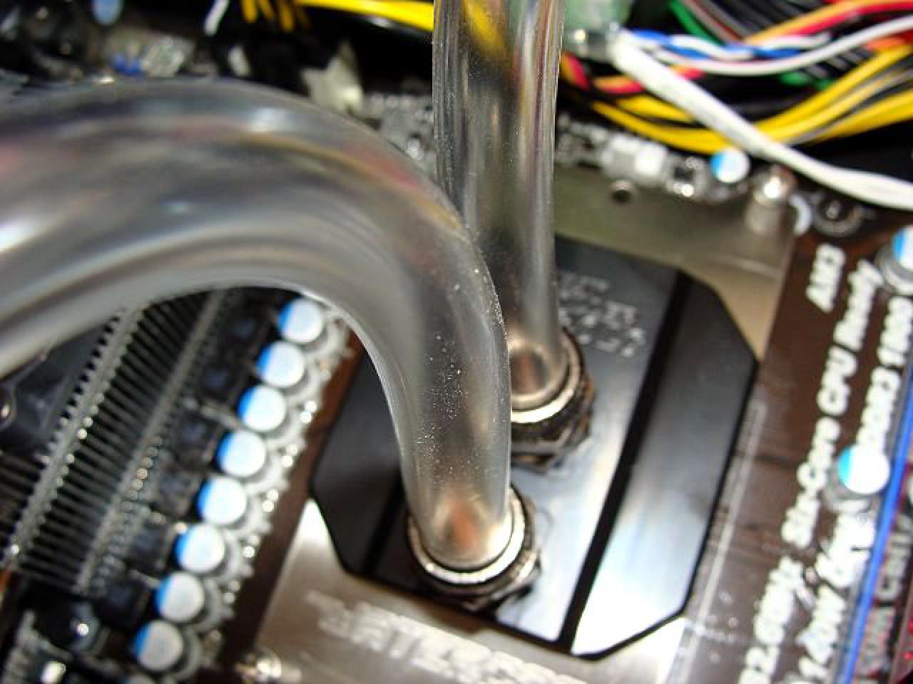 [21/01/2011] Mammuttagebuch zum Casemod-Projekt Aurora: Wakü-PC mit zwei Kreisläufen (90)