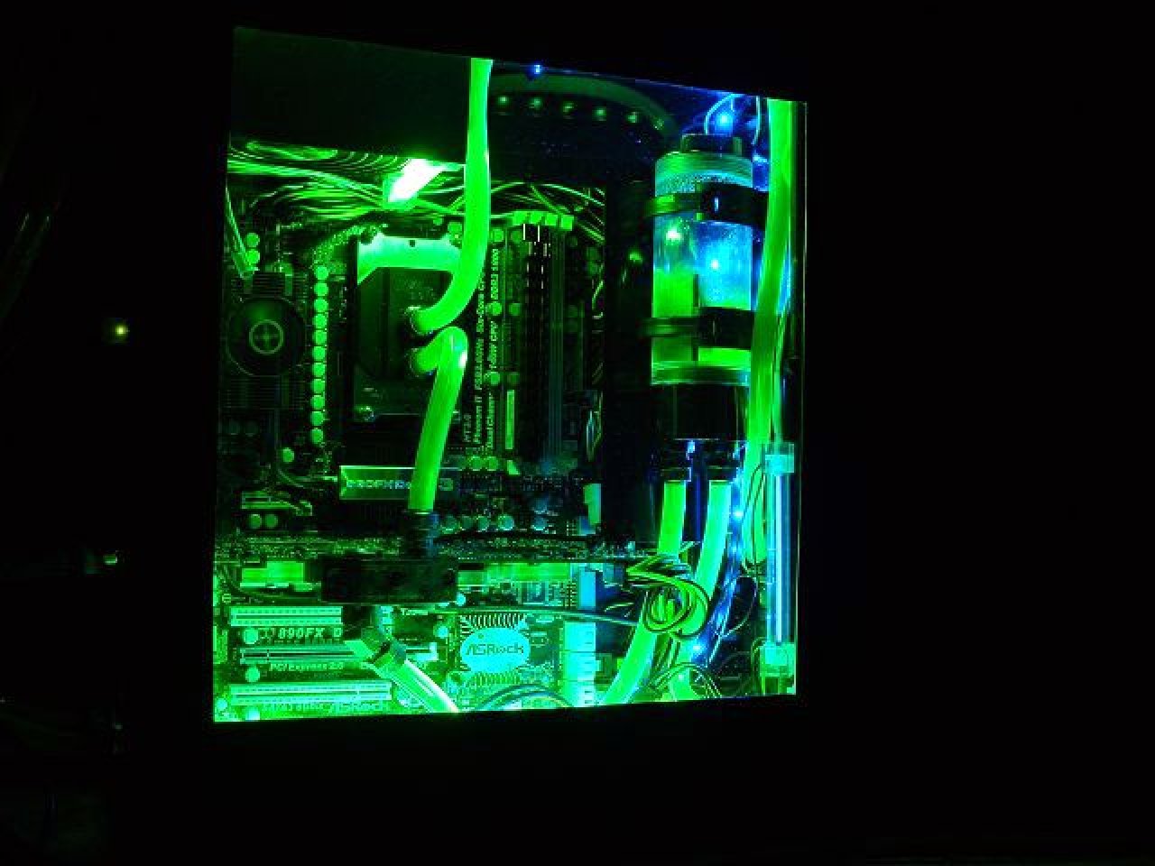 [21/01/2011] Mammuttagebuch zum Casemod-Projekt Aurora: Wakü-PC mit zwei Kreisläufen (102)