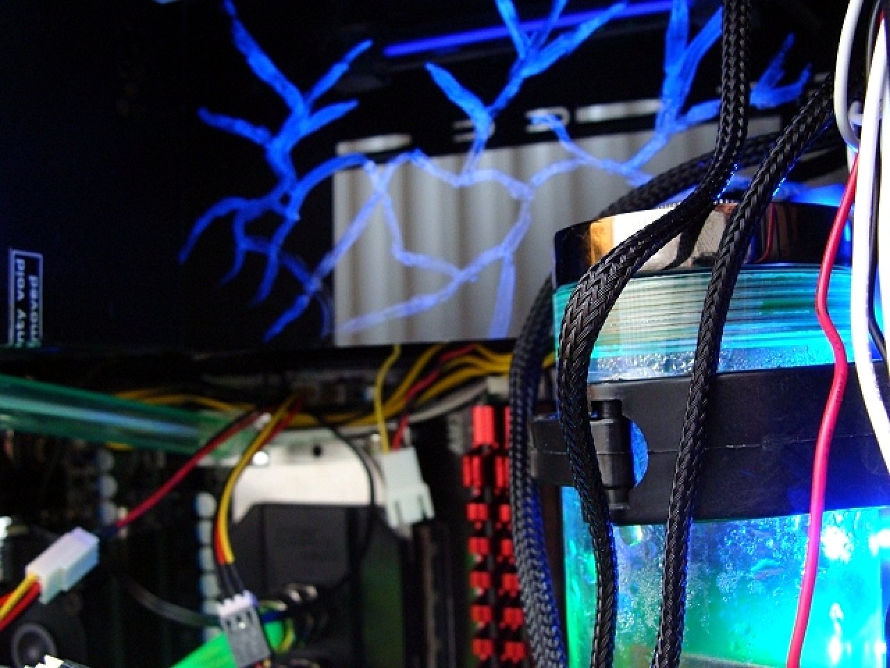 [21/01/2011] Mammuttagebuch zum Casemod-Projekt Aurora: Wakü-PC mit zwei Kreisläufen (133)