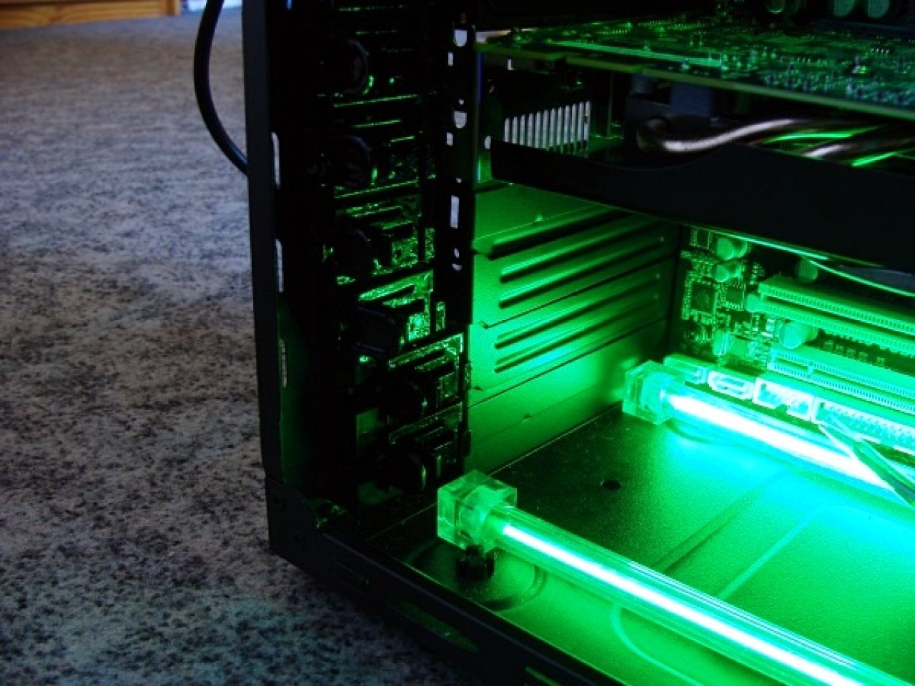 [21/01/2011] Mammuttagebuch zum Casemod-Projekt Aurora: Wakü-PC mit zwei Kreisläufen (137)