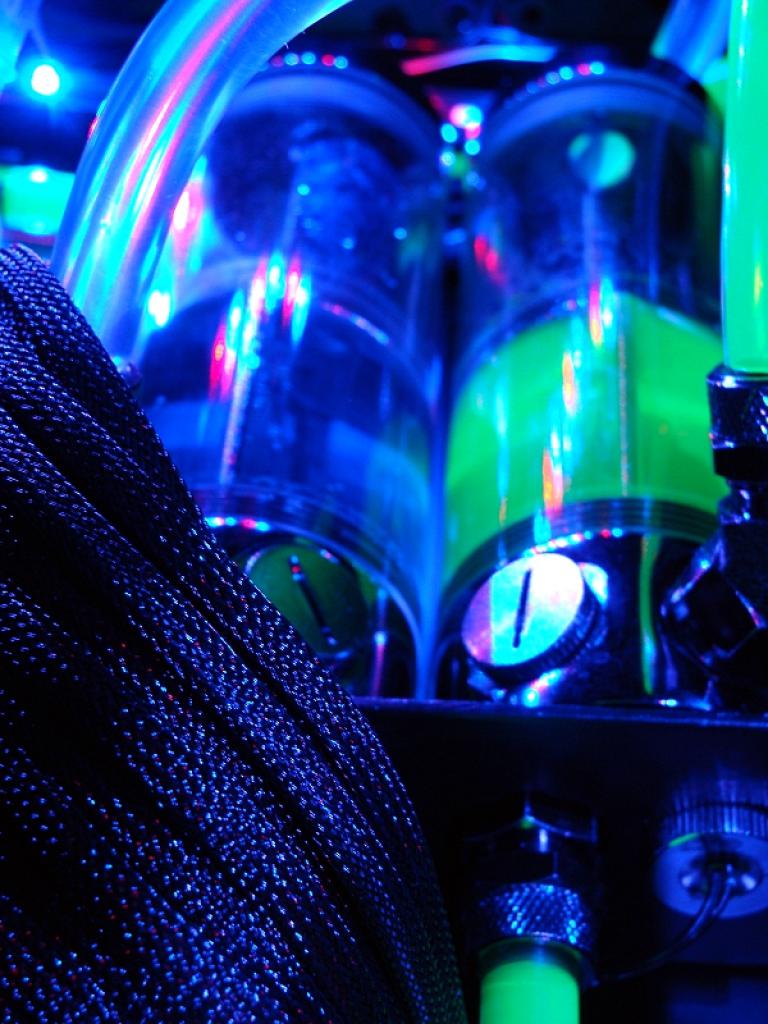 [21/01/2011] Mammuttagebuch zum Casemod-Projekt Aurora: Wakü-PC mit zwei Kreisläufen (235)
