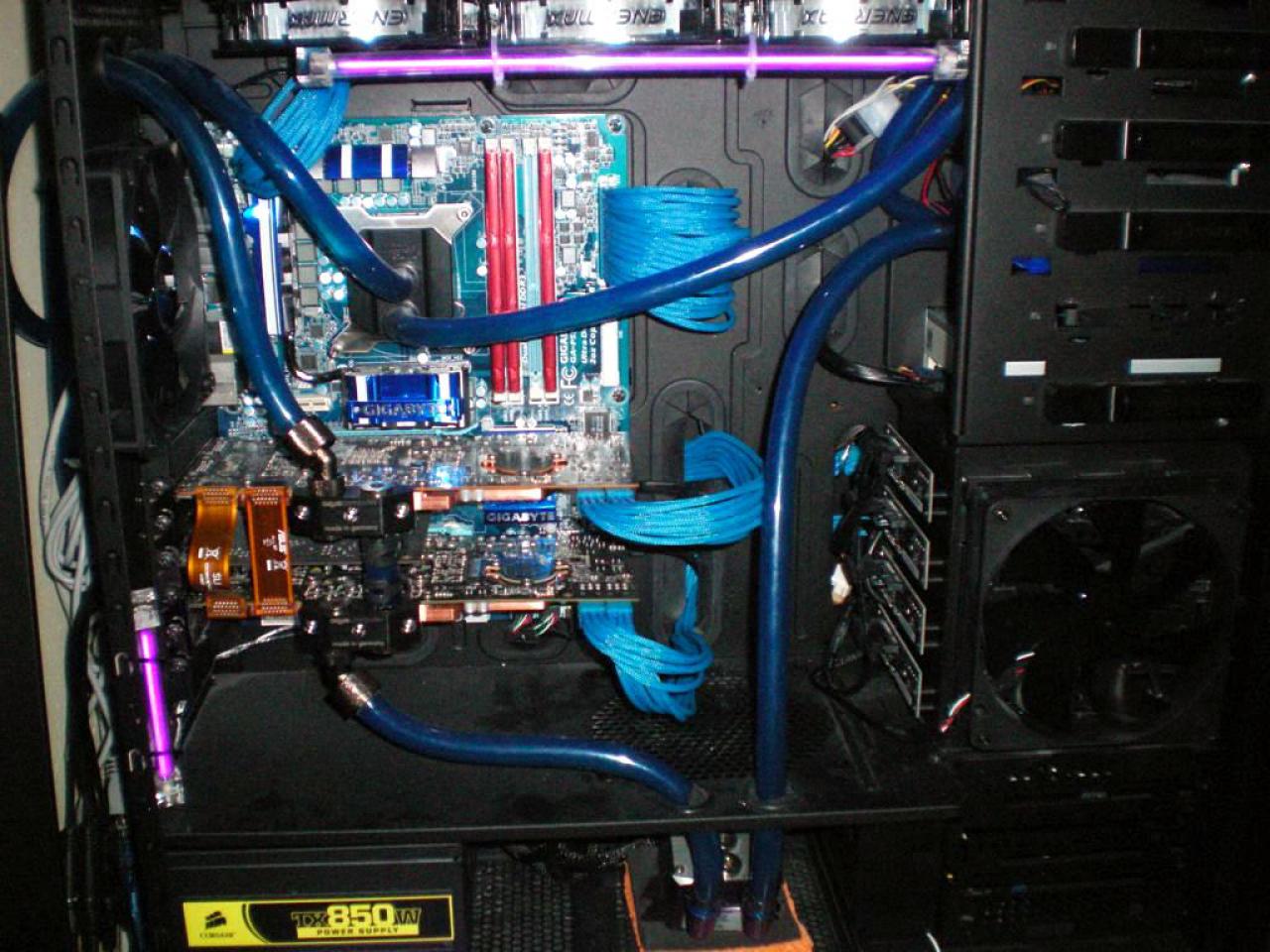 [28/01/2011] Verrückt: Wakü-Casemod mit Heizkörper als Radiator (10)