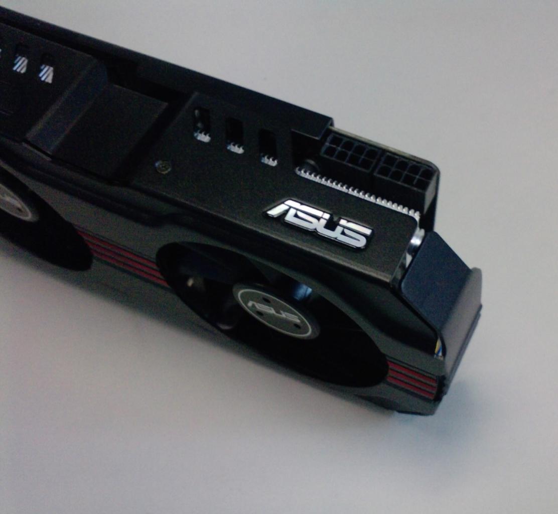 [10/02/2011] Asus Radeon HD 6970 DirectCU II: Neue Fotos der High-End-Karte (3)