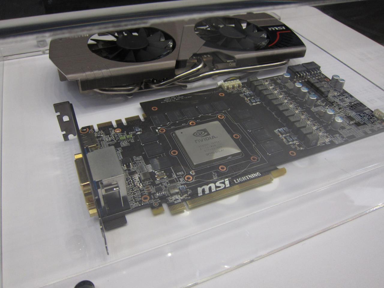 [28/02/2011] Cebit 2011 Asus Matrix vs MSI Lightning Luxus-HD-6970 und -GTX-580 9