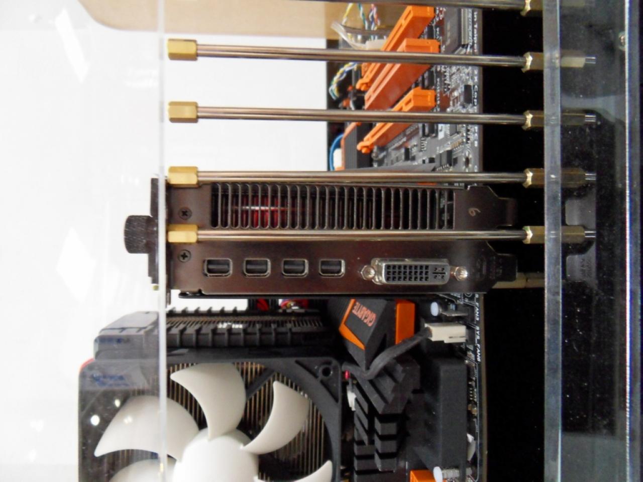 [28/02/2011] Radeon HD 6990 von Gigabyte (1)