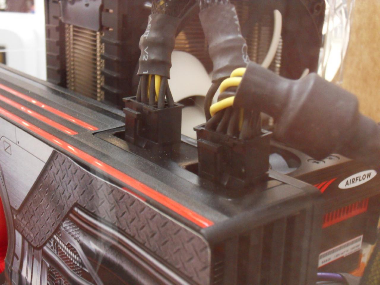 [28/02/2011] Radeon HD 6990 von Gigabyte (3)