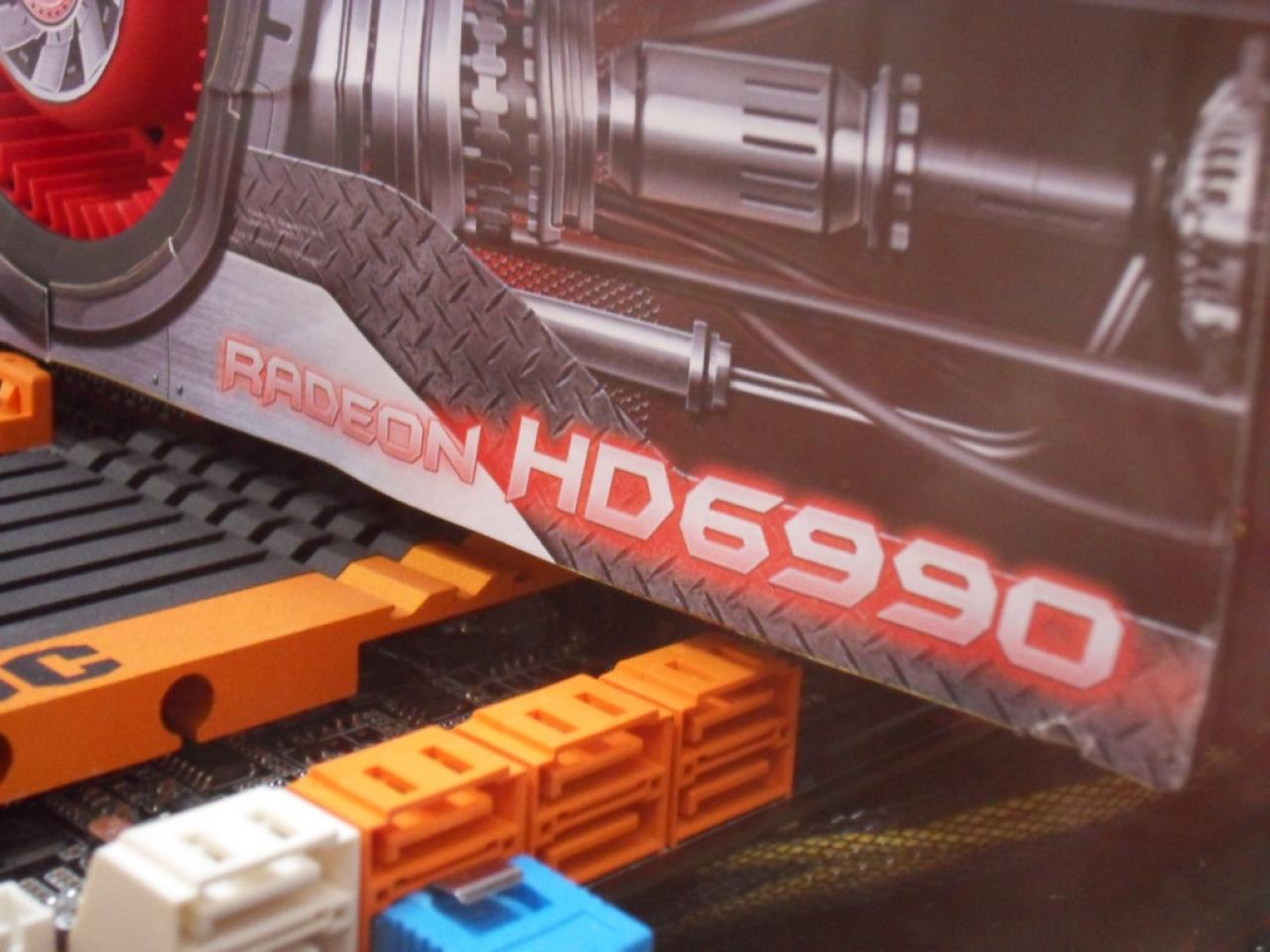 [28/02/2011] Radeon HD 6990 von Gigabyte (4)