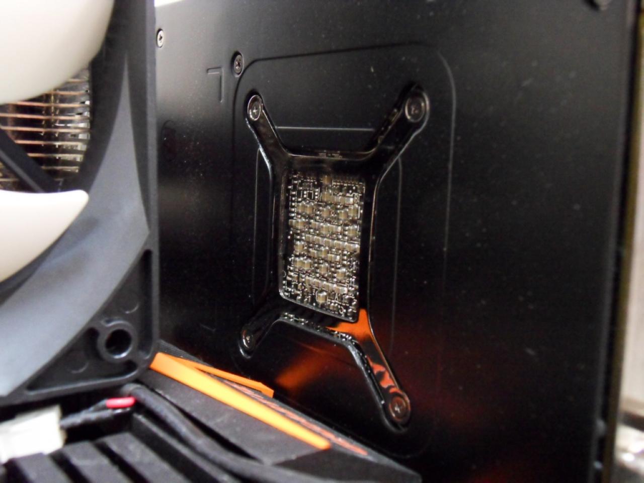 [28/02/2011] Radeon HD 6990 von Gigabyte (5)