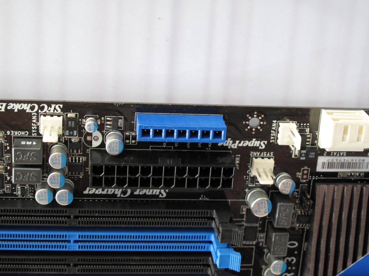 [28/02/2011] MSI Z68A-GD80 (B3) auf der Cebit 2011 (3)