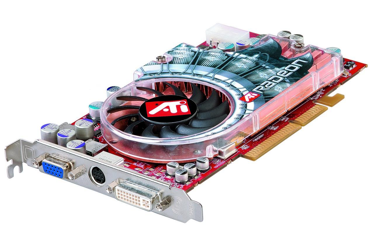 [02/02/2011] Die Radeon 9800 XT basierte im Wesentlichen auf dem R300, dafür aber mit mehr Takt und 256 MiByte Speicher. Mit rund 500 Euro ging ATi gegen das wieder erstarkte Nvidia an den Start, dank Overdrive legte die XT zudem noch etwas an Takt zu