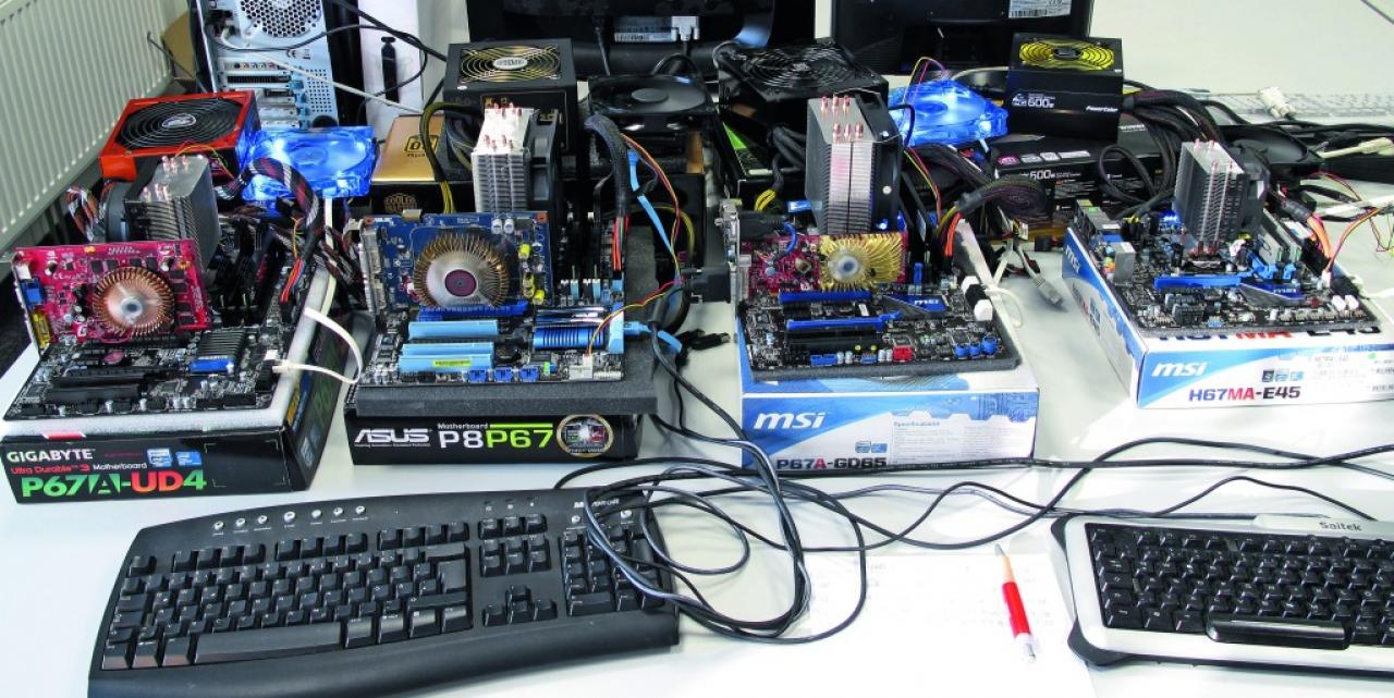 [21/02/2011] Wir haben exemplarisch vier Sockel-1155-Mainboards mit der fehlerhaften B2-Revision pausenlos mit zwei unterschiedlichen Laufwerkstests ausgelastet.