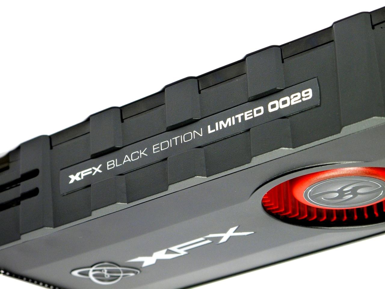 [02/02/2011] Auf XFX möchte einen Teil des Kuchens ab haben und schickte für 999 Euro die Radeon HD 5970 Black Edition Limited ins Rennen. Dank 2x Cypress XT brachial schnell, aber unglaublich laut. Zusammen mit der Verpackung in Form der belgischen Maschinenpistole FN P90 samt passender Tasche ein flottes Sammlerstück