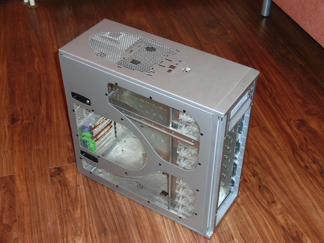 [04/02/2011] Tolle Airbrush-Casemod mit Batman-Motiven (5)