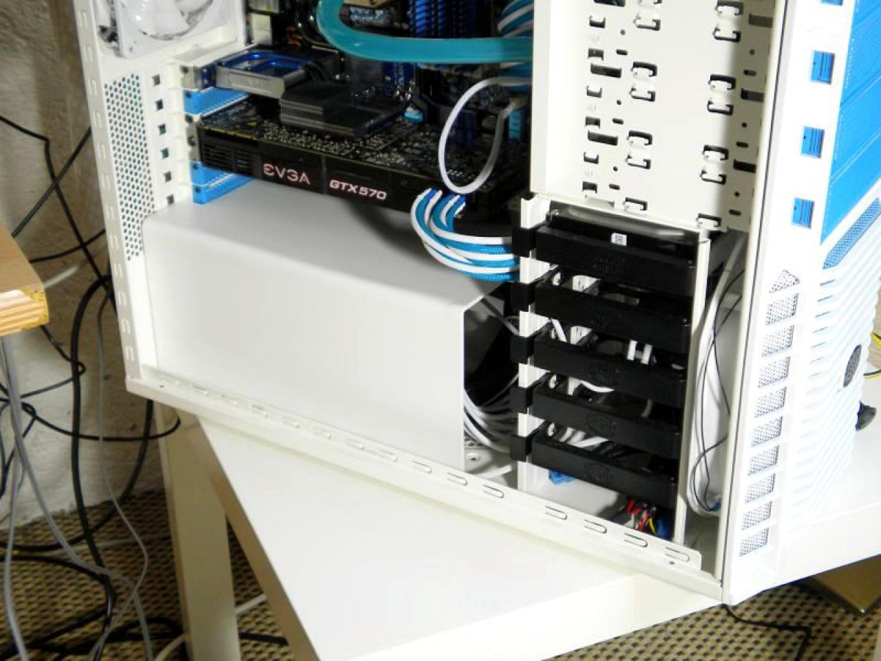 [25/02/2011] Weiß-blauer PC aus Bayern - Update: Weiße Netzteilabdeckung fertig (23)