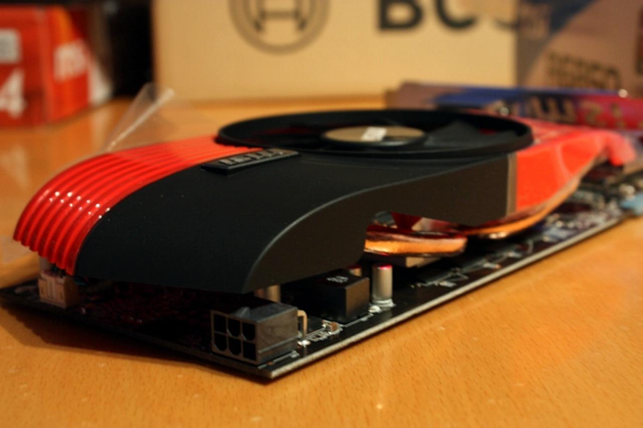 [11/02/2011] Ausnahme-Casemod Candela: Acrylglas trifft LED-Wahnsinn trifft Kunstleder (31)