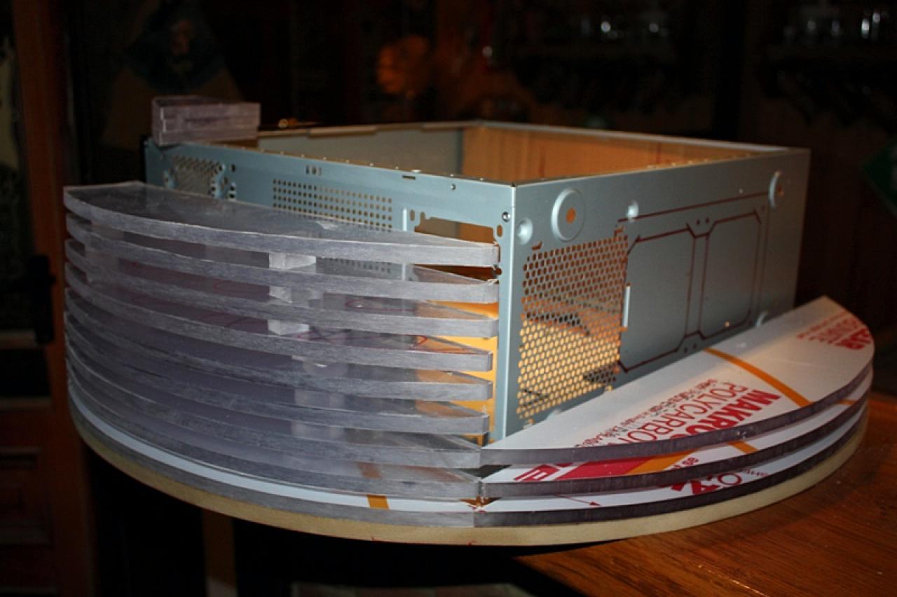 [11/02/2011] Ausnahme-Casemod Candela: Acrylglas trifft LED-Wahnsinn trifft Kunstleder (42)