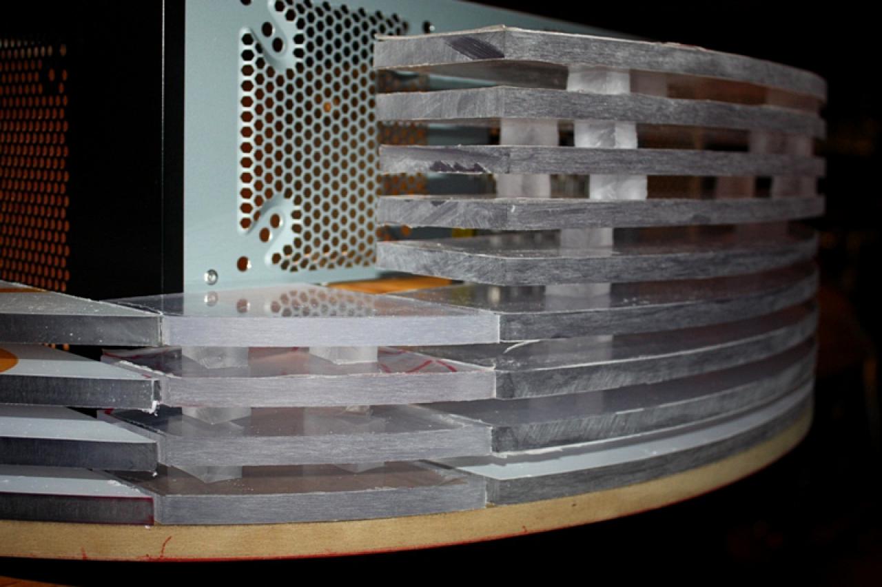 [11/02/2011] Ausnahme-Casemod Candela: Acrylglas trifft LED-Wahnsinn trifft Kunstleder (43)
