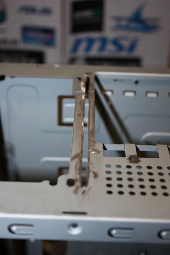 [11/02/2011] Ausnahme-Casemod Candela: Acrylglas trifft LED-Wahnsinn trifft Kunstleder (48)