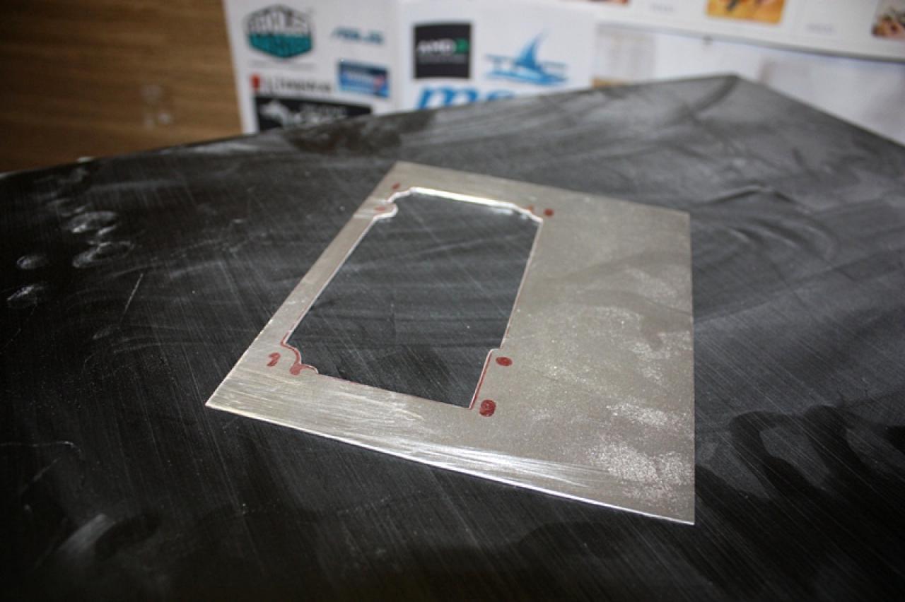 [11/02/2011] Ausnahme-Casemod Candela: Acrylglas trifft LED-Wahnsinn trifft Kunstleder (49)