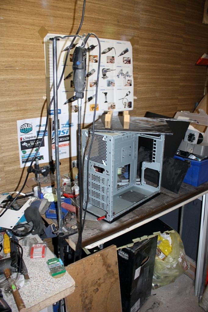 [11/02/2011] Ausnahme-Casemod Candela: Acrylglas trifft LED-Wahnsinn trifft Kunstleder (51)