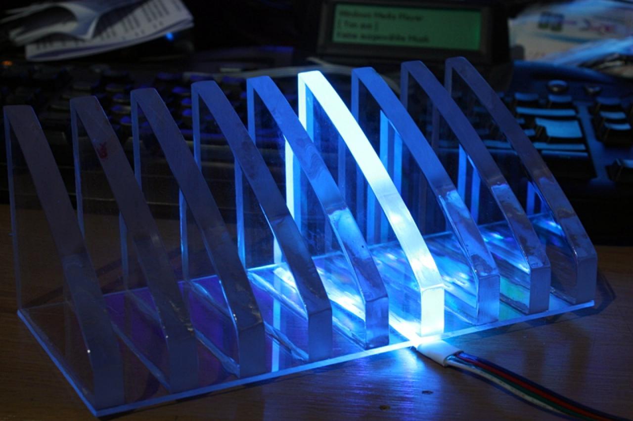 [11/02/2011] Ausnahme-Casemod Candela: Acrylglas trifft LED-Wahnsinn trifft Kunstleder (73)