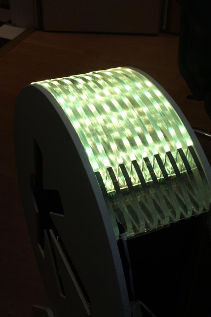 [11/02/2011] Ausnahme-Casemod Candela: Acrylglas trifft LED-Wahnsinn trifft Kunstleder (86)